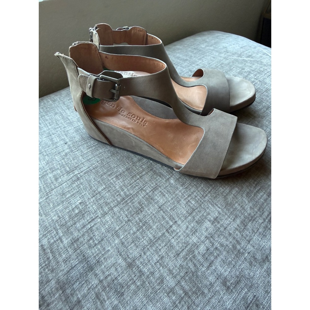 Gentle Souls Kenneth Cole Gisele Taupe Grey Leather Wedge Sandals Size 8M